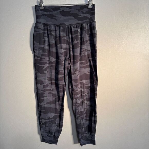Athleta Salutation Camo Jogger Pants Gray Stretch Sz M - Picture 2 of 9